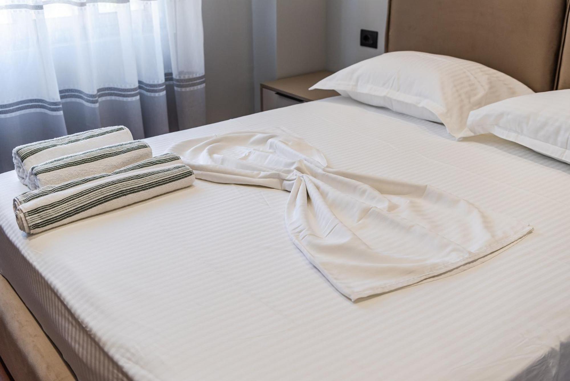 Sr Apartments Golem โกเลม ภายนอก รูปภาพ