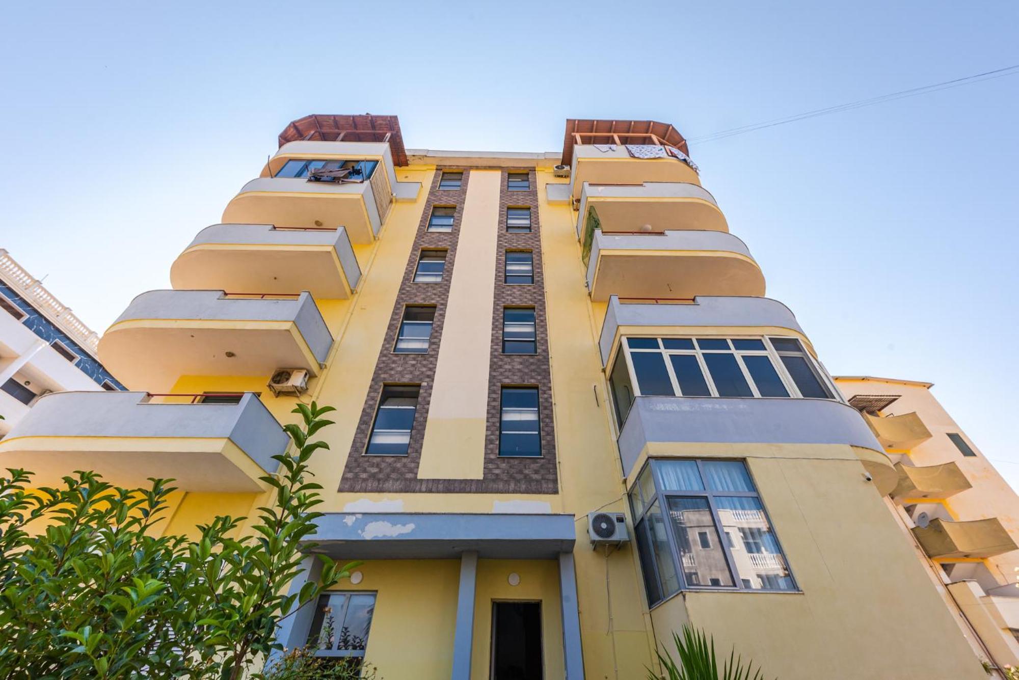 Sr Apartments Golem โกเลม ภายนอก รูปภาพ
