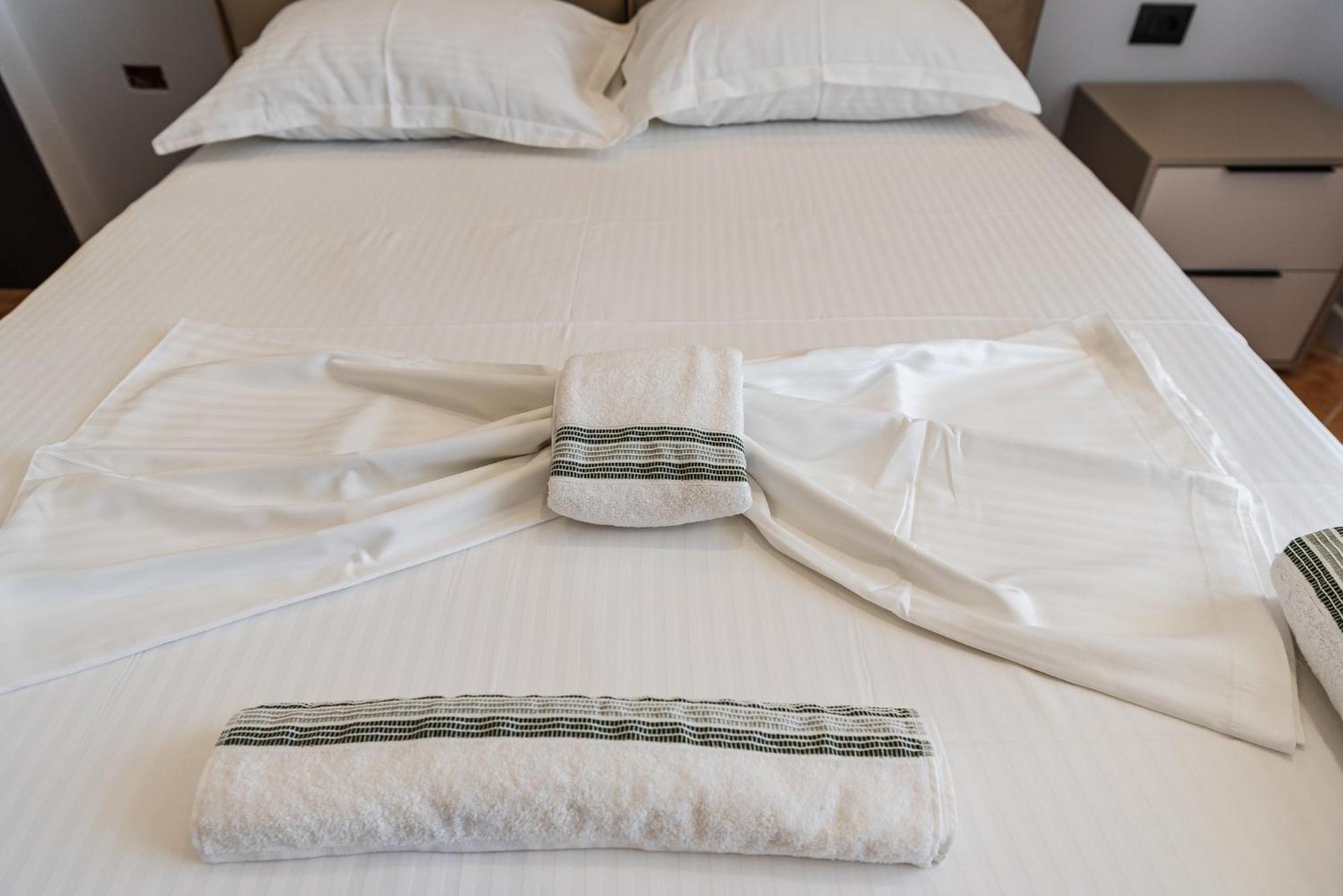 Sr Apartments Golem โกเลม ภายนอก รูปภาพ
